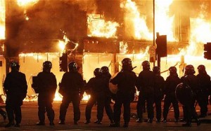 London riots fire